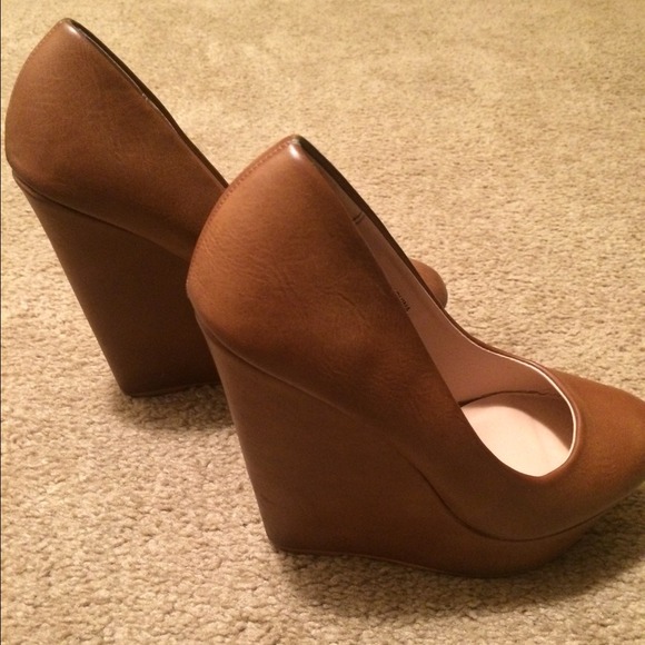 Cognac Brown wedges