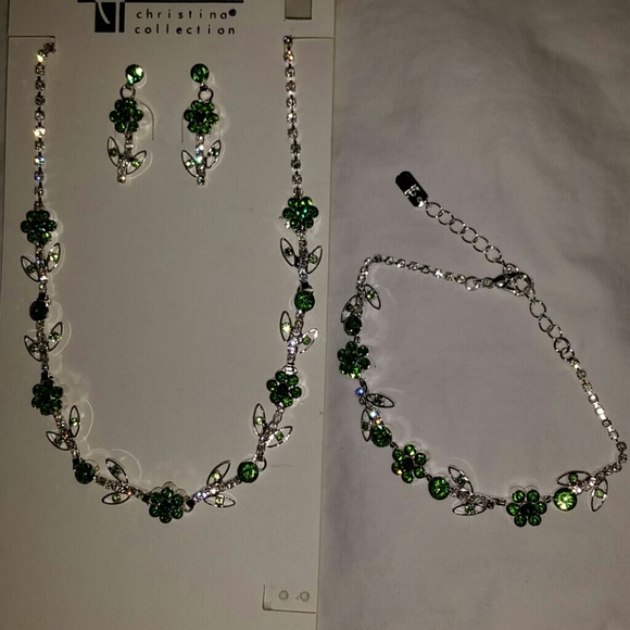 Green Flower Design Necklace, Earrings & Bracelet