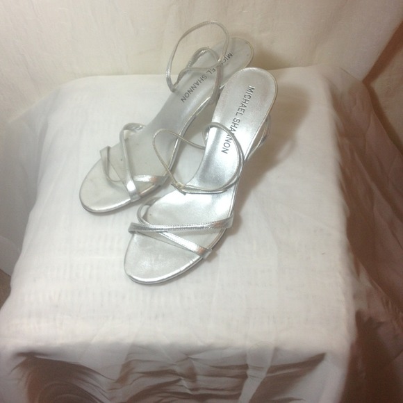 Cute silver strappy dress shoes