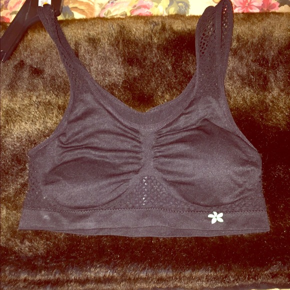 Black padded sports bra