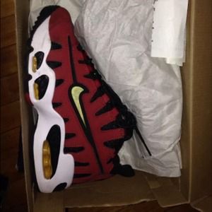 Red/Black Air Max Nomos size 4.5