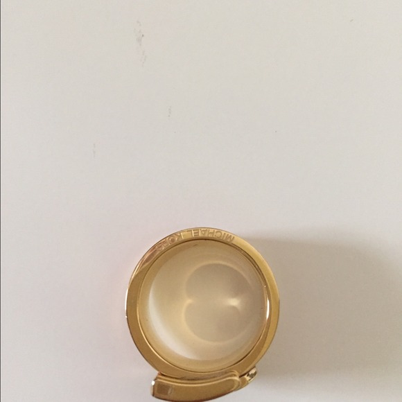 Ring - Picture 3 of 4