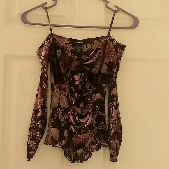 Cute Express Top Size XS - Picture 1 of 3