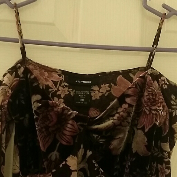 Cute Express Top Size XS - Picture 2 of 3