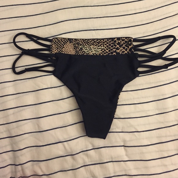 ❌SOLD❌ $65🅿️🅿️ Acacia Maui Storm Size Medium