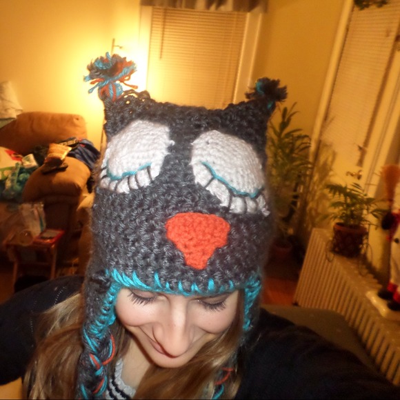 Handmade knitted hat - Picture 2 of 2