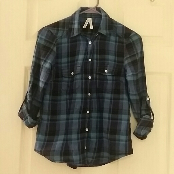 Tops - Cute blue plaid Button Up Shirt Size small
