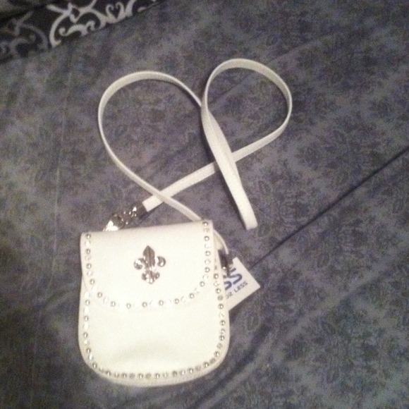 Small white shoulder bag