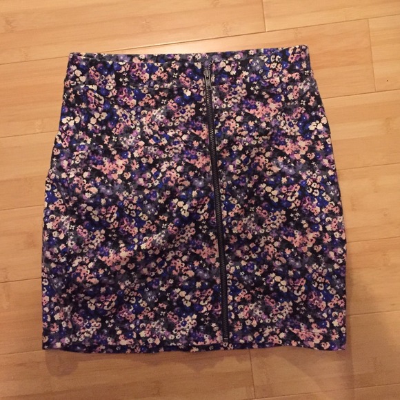Skirt - Picture 2 of 2