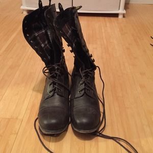 Combat boots