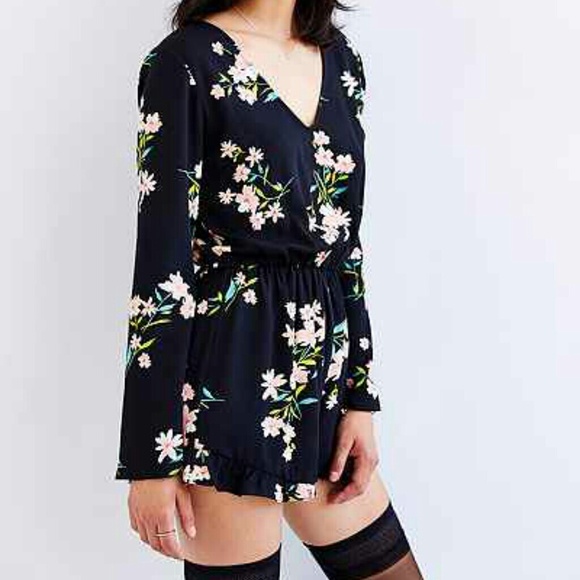 Pins and Needles Ruffle Floral Romper - Picture 2 of 4