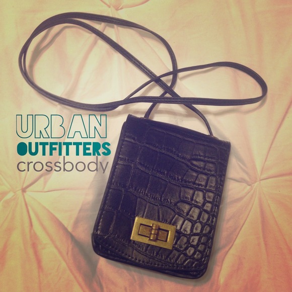 • u o • crossbody - Picture 1 of 4