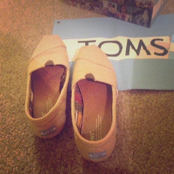 ❤️SOLD on Mercari❤️TOMS Burlap Slip-on women. - Picture 1 of 4