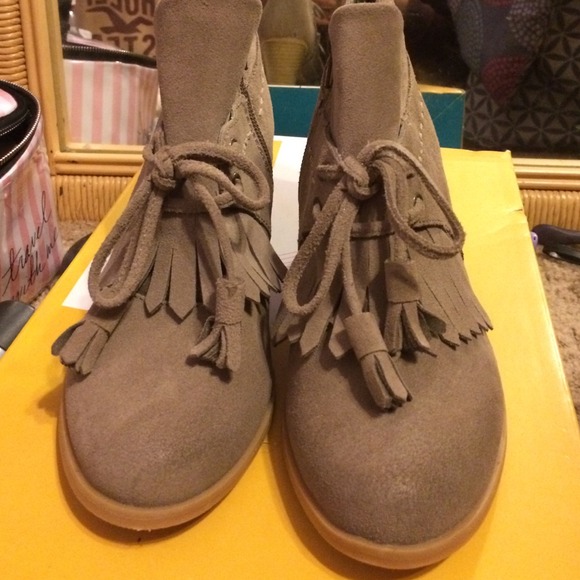 bp short suede boots in sand