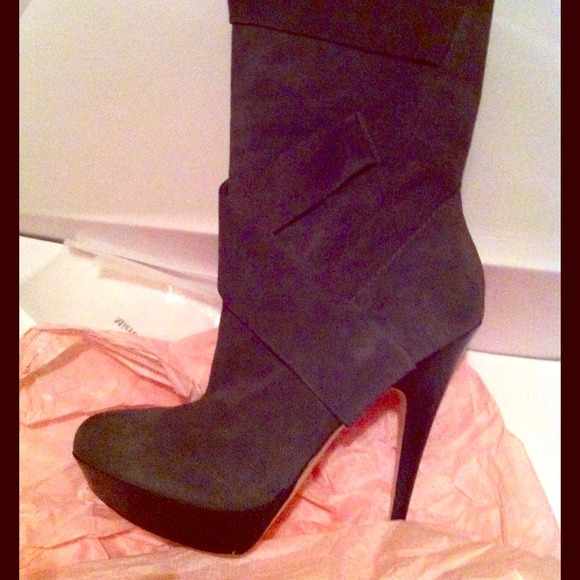 Steve Madden Knee length darkgrey suede boot