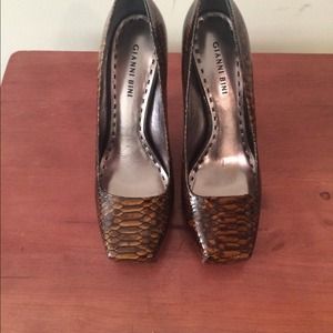 Brown shiny croc embossed heel