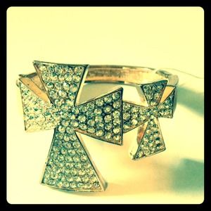 Diamond clutch bracelet