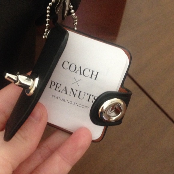 SOLD 2014 Coach Snoopy/peanuts Black Duffle LE - Picture 3 of 4