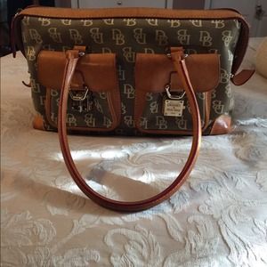 Dooney and bourke pocketbook