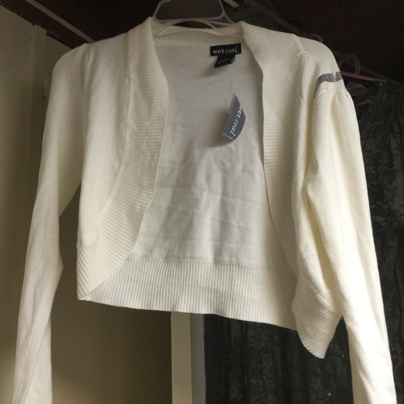 Cream crop sweater.. Brand new!