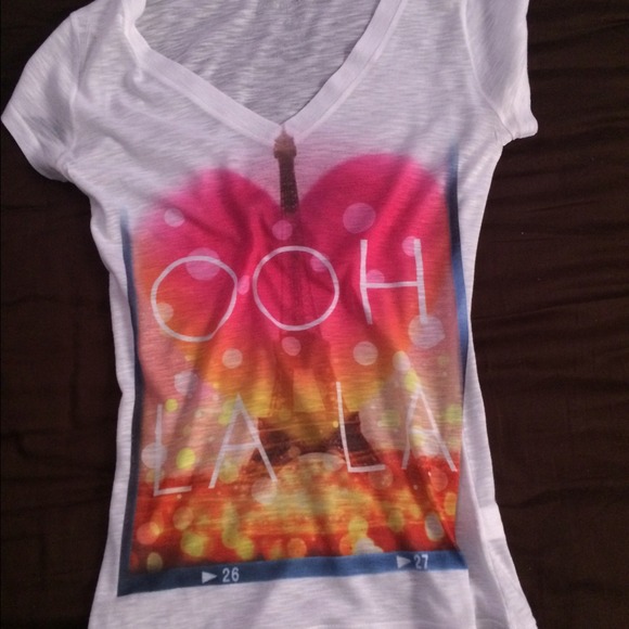 Paris v-neck