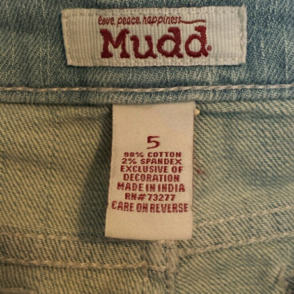 Shorts - Picture 3 of 4