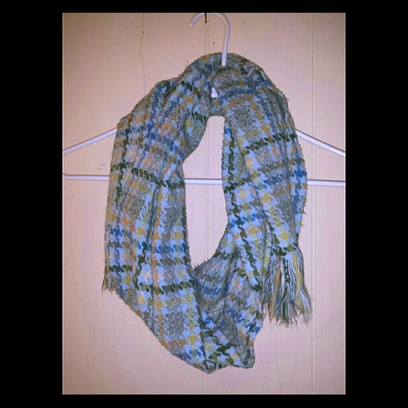 Blue plaid-like pattern scarf