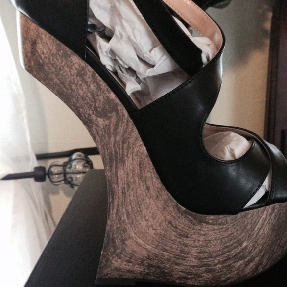 Scene Tiana Wedges