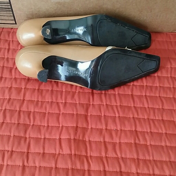 Shoe - Picture 3 of 3