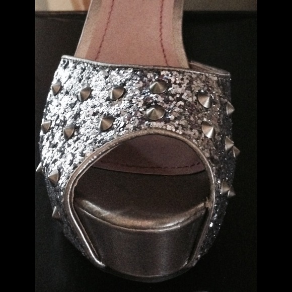 ONLY WORN ONCE HOT PINK AND PEPPER HEELS!