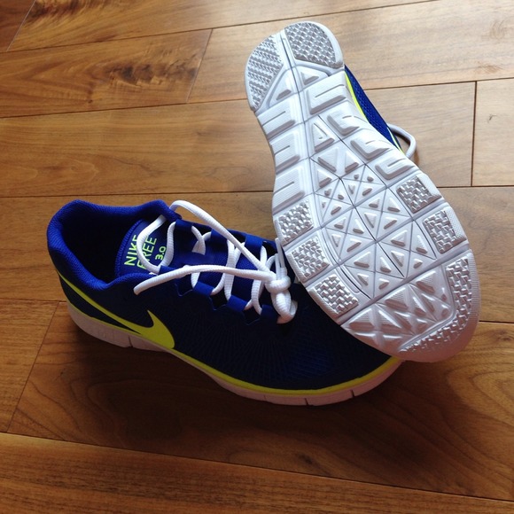 NEVER WORN. Men's Nike free 3.0