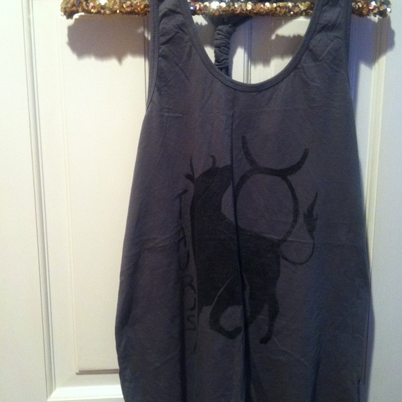 Tank with knotted back