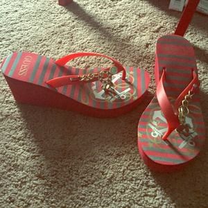 guess high hell flip flops