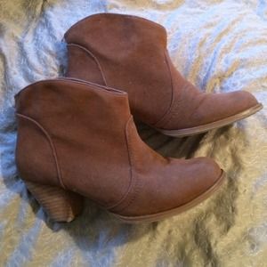 Cognac "suede" Booties