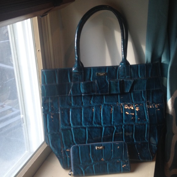 kate spade Handbags - Kate spade handbag new with tags!