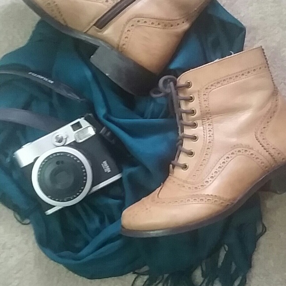 Oxford tan ankle boot