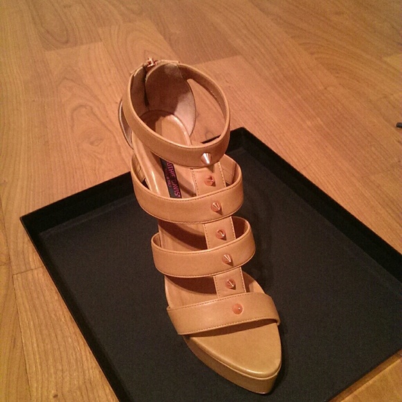 Traded - Picture 2 of 3