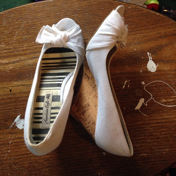 White american eagle by Payless wedges