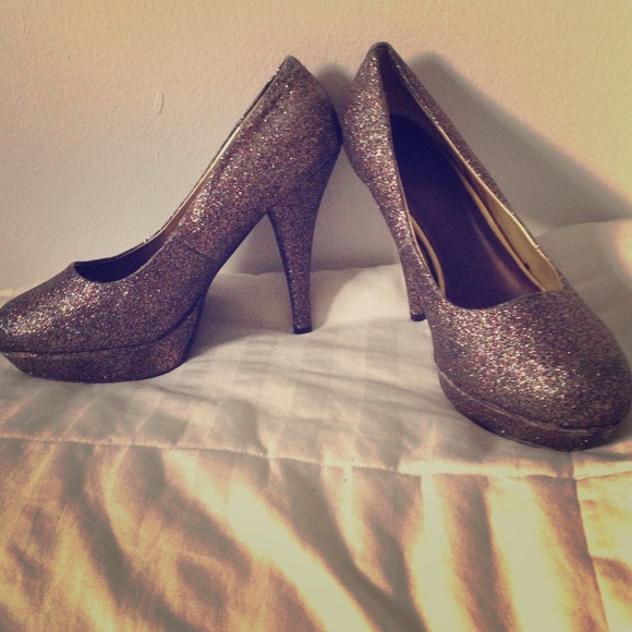 Sparkle madden girl pump