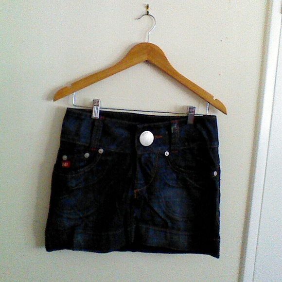 Short denim skirt