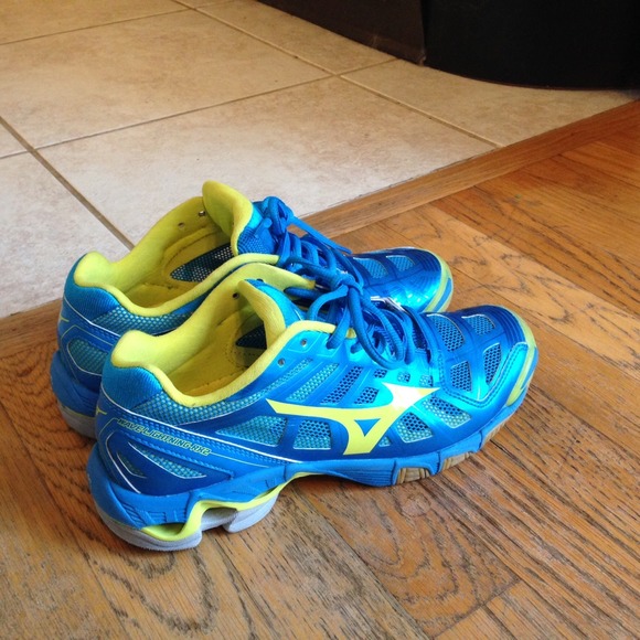 A Super Cute Mizuno Volleyball Shoes
