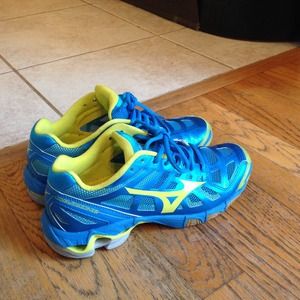 A Super Cute Mizuno Volleyball Shoes