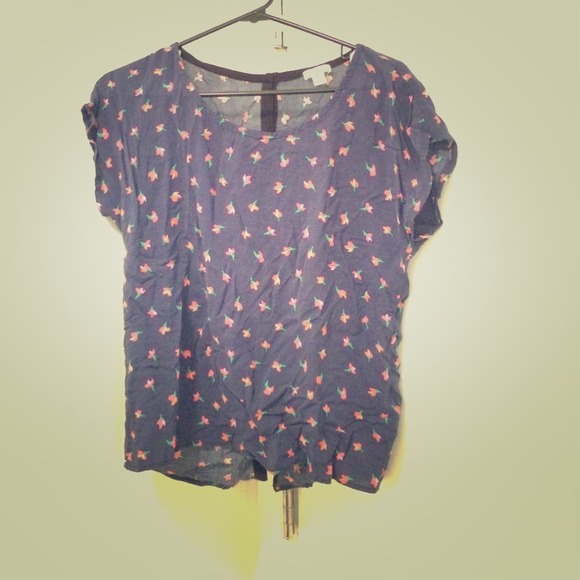Splendid top with button down back - Picture 1 of 3