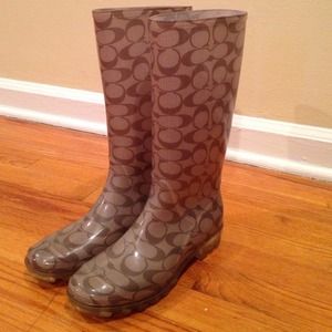 Signature Coach rain boots. Clean.