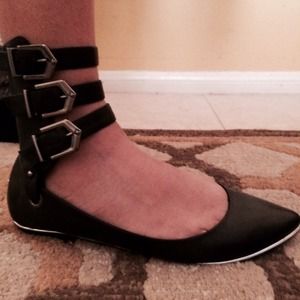 Schutz fechado black leather ankle flat 💃