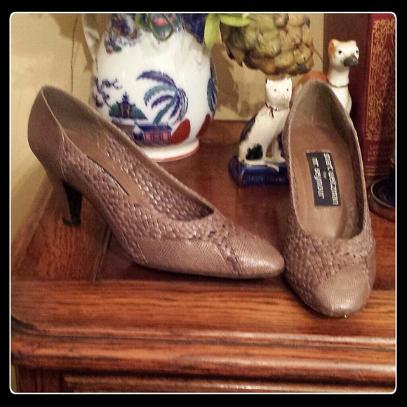 Vintage Stuart Weitzman Heels - Picture 1 of 3