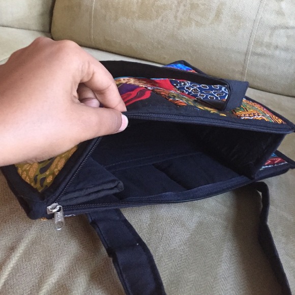 A bag - Picture 3 of 4