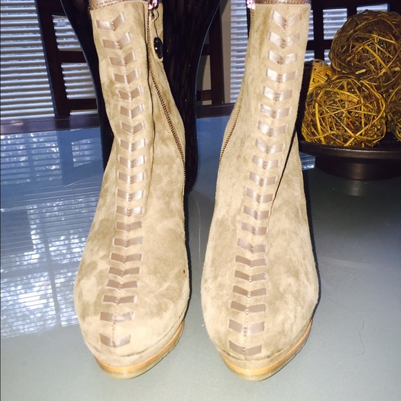 ISOLA brown suede boots
