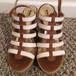 👡Brown gold and white gladiator wedges👡