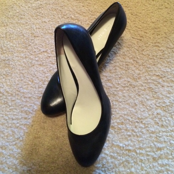 Classic Nine West Black Pumps